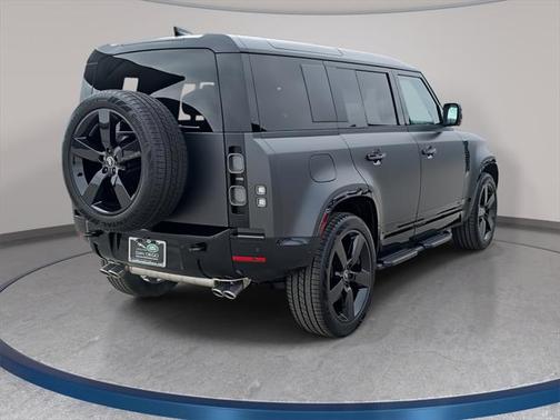 2025 Land Rover Defender 110 V8