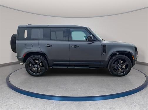 2025 Land Rover Defender 110 V8