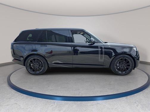 Santorini Black 2026 Land Rover Range Rover SE