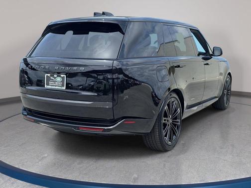 Santorini Black 2026 Land Rover Range Rover SE