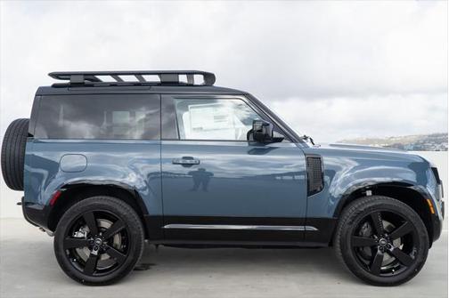 2025 Land Rover Defender X-Dynamic SE