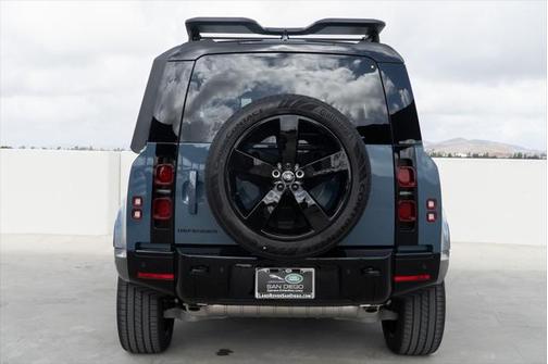 2025 Land Rover Defender X-Dynamic SE