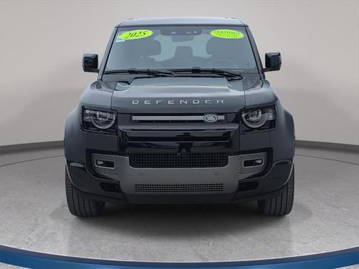 2025 Land Rover Defender 110 V8