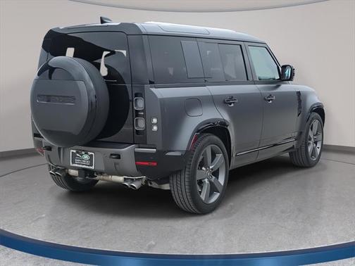 2025 Land Rover Defender 110 V8