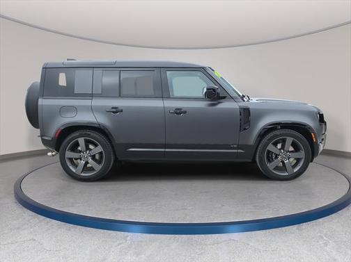 2025 Land Rover Defender 110 V8
