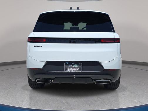 Fuji White 2026 Land Rover Range Rover Sport SE