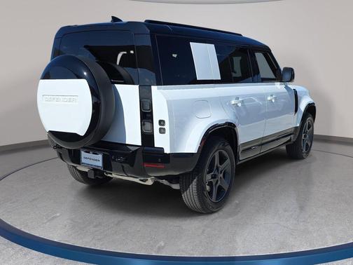 Fuji White 2026 Land Rover Defender X-Dynamic SE