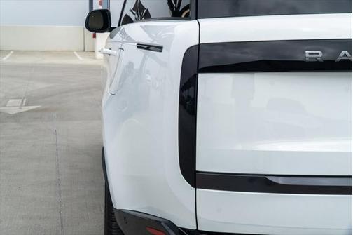 2025 Land Rover Range Rover SE