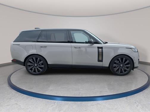 2025 Land Rover Range Rover SV