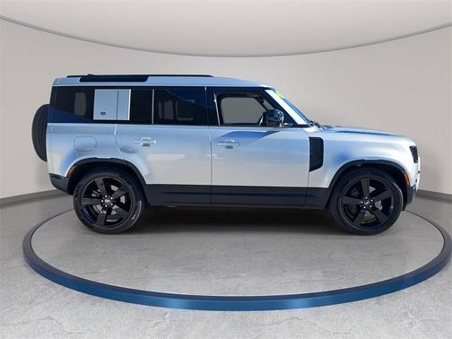 2023 Land Rover Defender SE