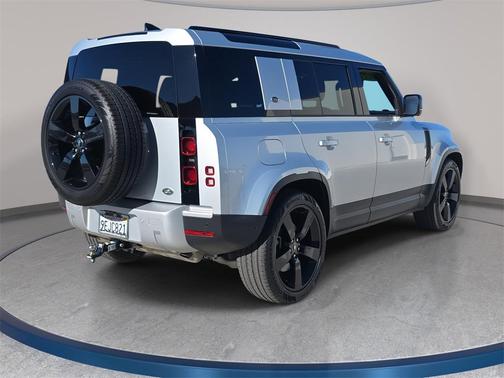 2023 Land Rover Defender SE