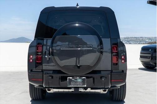 2025 Land Rover Defender X-Dynamic SE