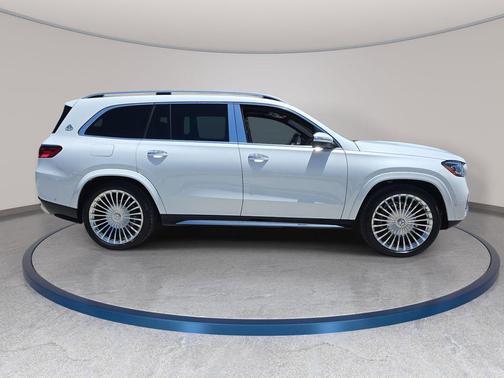 MANUFAKTUR Moonlight White Magno 2026 Mercedes-Benz Maybach GLS 600 4MATIC