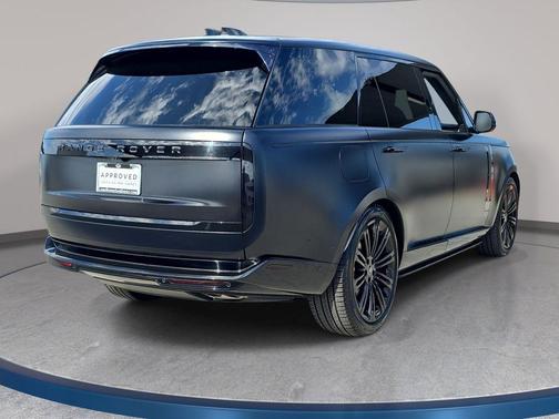 Santorini Black Metallic 2023 Land Rover Range Rover SE