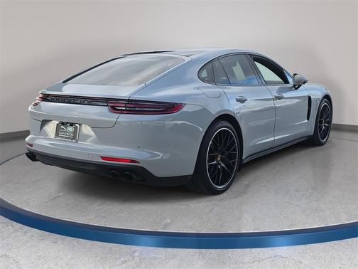 2018 Porsche Panamera 4