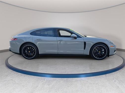 2018 Porsche Panamera 4