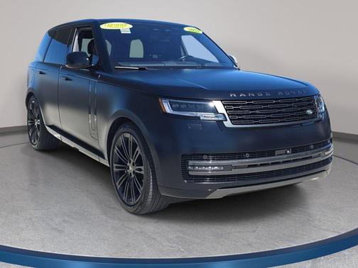 Ligurian Black SV Bespoke Ultra Metallic Sat 2023 Land Rover Range Rover SE