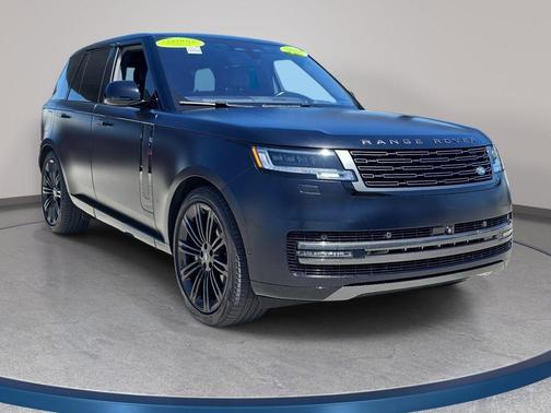 Ligurian Black SV Bespoke Ultra Metallic Sat 2023 Land Rover Range Rover SE