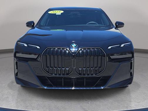 Carbon Black Metallic 2025 BMW i7 eDrive50