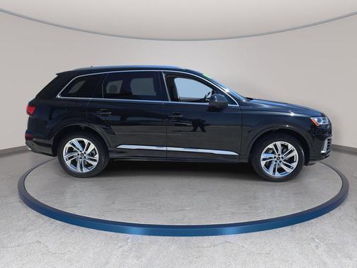 Mythos Black Metallic 2023 Audi Q7 55 Premium Plus