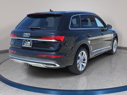 Mythos Black Metallic 2023 Audi Q7 55 Premium Plus