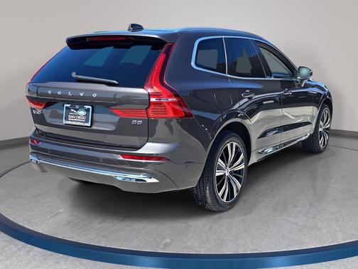 Platinum Gray Metallic 2023 Volvo XC60 B5 Ultimate Bright Theme