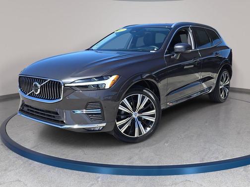 Platinum Gray Metallic 2023 Volvo XC60 B5 Ultimate Bright Theme