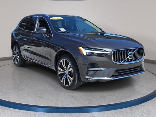 Platinum Gray Metallic 2023 Volvo XC60 B5 Ultimate Bright Theme
