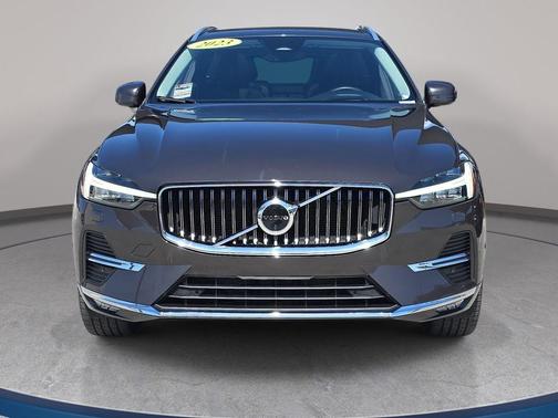 Platinum Gray Metallic 2023 Volvo XC60 B5 Ultimate Bright Theme