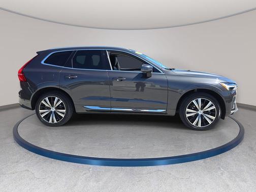 Platinum Gray Metallic 2023 Volvo XC60 B5 Ultimate Bright Theme