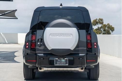 2025 Land Rover Defender X-Dynamic SE