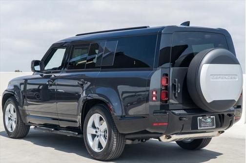 2025 Land Rover Defender X-Dynamic SE