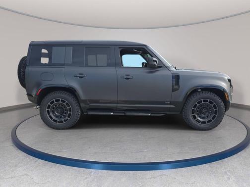 2026 Land Rover Defender 110 V8