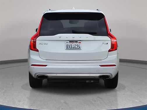 2020 Volvo XC90 T6 Momentum