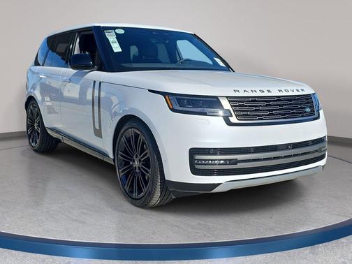 Fuji White 2026 Land Rover Range Rover SE