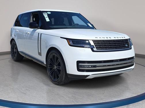 Fuji White 2026 Land Rover Range Rover SE