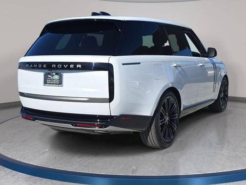 Fuji White 2026 Land Rover Range Rover SE