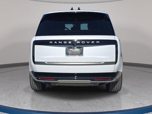 Fuji White 2026 Land Rover Range Rover SE