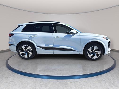 2025 Audi Q6 e-tron Premium Plus