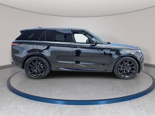Obsidian Black Metallic 2026 Land Rover Range Rover Sport SE