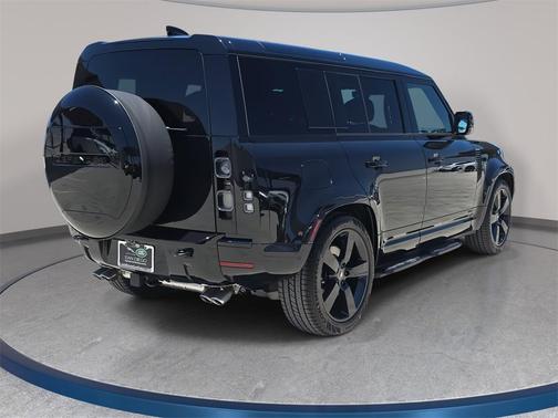 2025 Land Rover Defender 110 V8