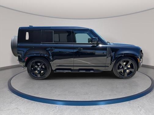 2025 Land Rover Defender 110 V8