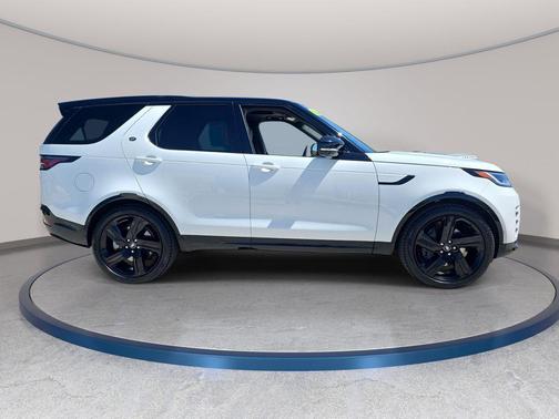 Fuji White 2023 Land Rover Discovery HSE R-Dynamic