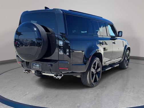 2026 Land Rover Defender V8