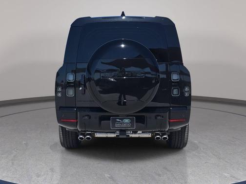 2026 Land Rover Defender V8