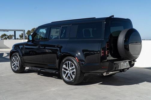 2025 Land Rover Defender X-Dynamic SE