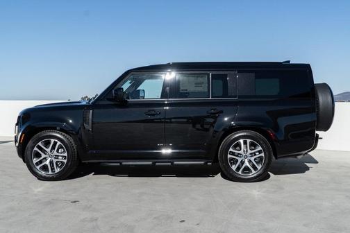 2025 Land Rover Defender X-Dynamic SE