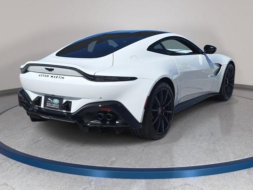 Q Zenith White 2023 Aston Martin Vantage Base