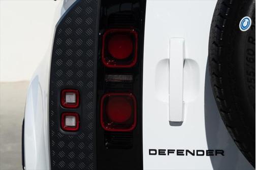 2025 Land Rover Defender X-Dynamic SE