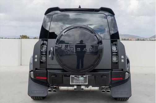 2025 Land Rover Defender 110 V8